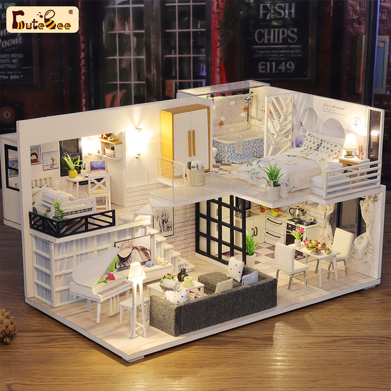 Cutebee dollhouse that took me 25-30 hours : r/miniatures