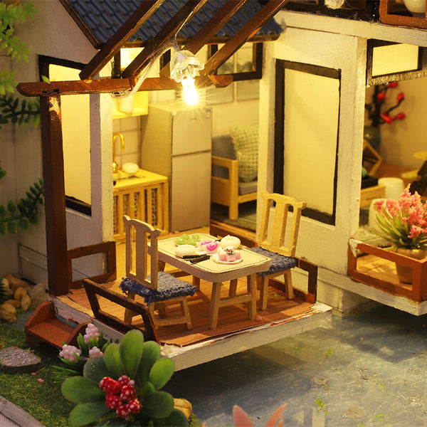 CUTEBEE 1: 24 DIY Dollhouse Kit (Bamboo Courtyard )